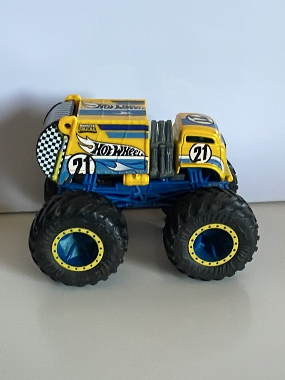 *♪ Monster Jam Truck - Hot Wheels Will Trash It All - Scale 1:64 *♪
